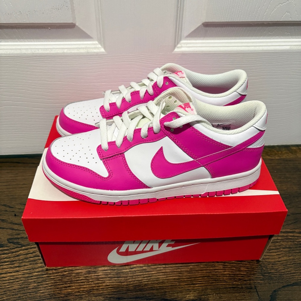 Nike Kids Sneakers in Pink and White - Picture 2 of 8